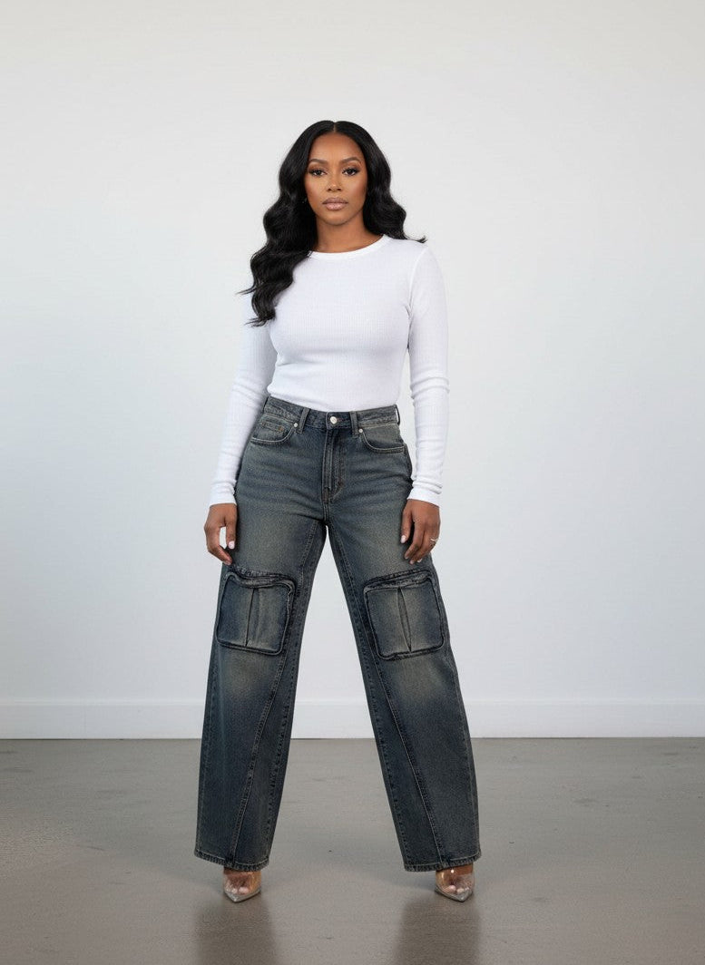 Hush Boutique blue denim jeans with front pocket details and a slight stretch for comfort. Made from 98% cotton and 2% spandex.