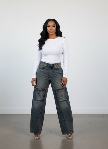 Hush Boutique blue denim jeans with front pocket details and a slight stretch for comfort. Made from 98% cotton and 2% spandex.